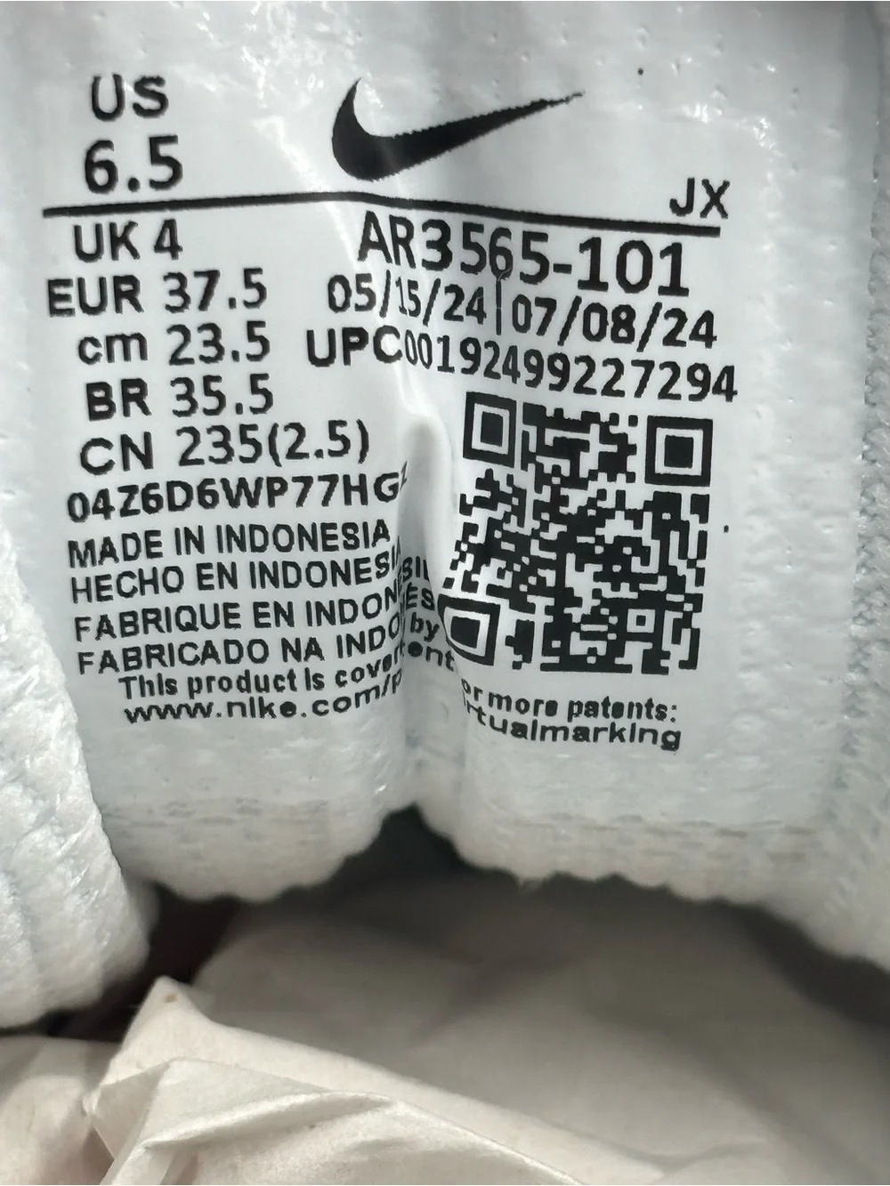 Nike Shox R4 White Metallic Silver Women’s Sneakers AR3565-101 Size 6.5 New